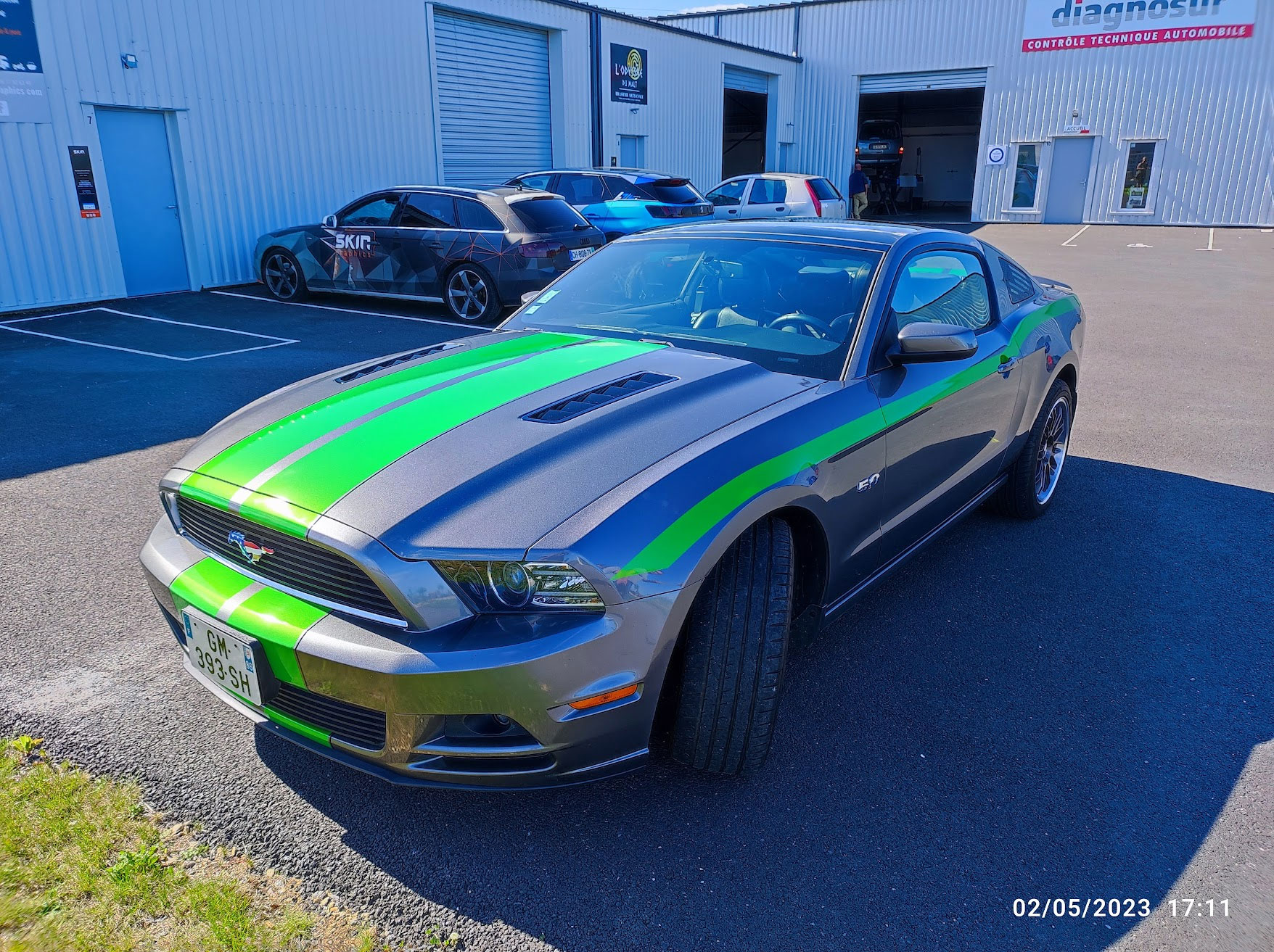 decoration ford mustang bandes vertes
